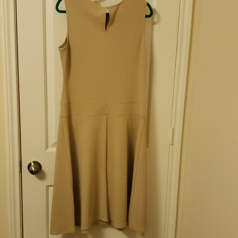 Dress - Picture 4 of 4